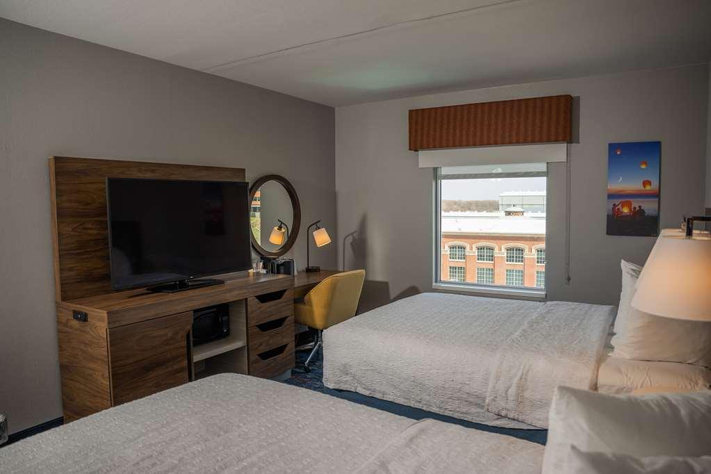 Hampton Inn & Suites Erie Bayfront Oda fotoğraf