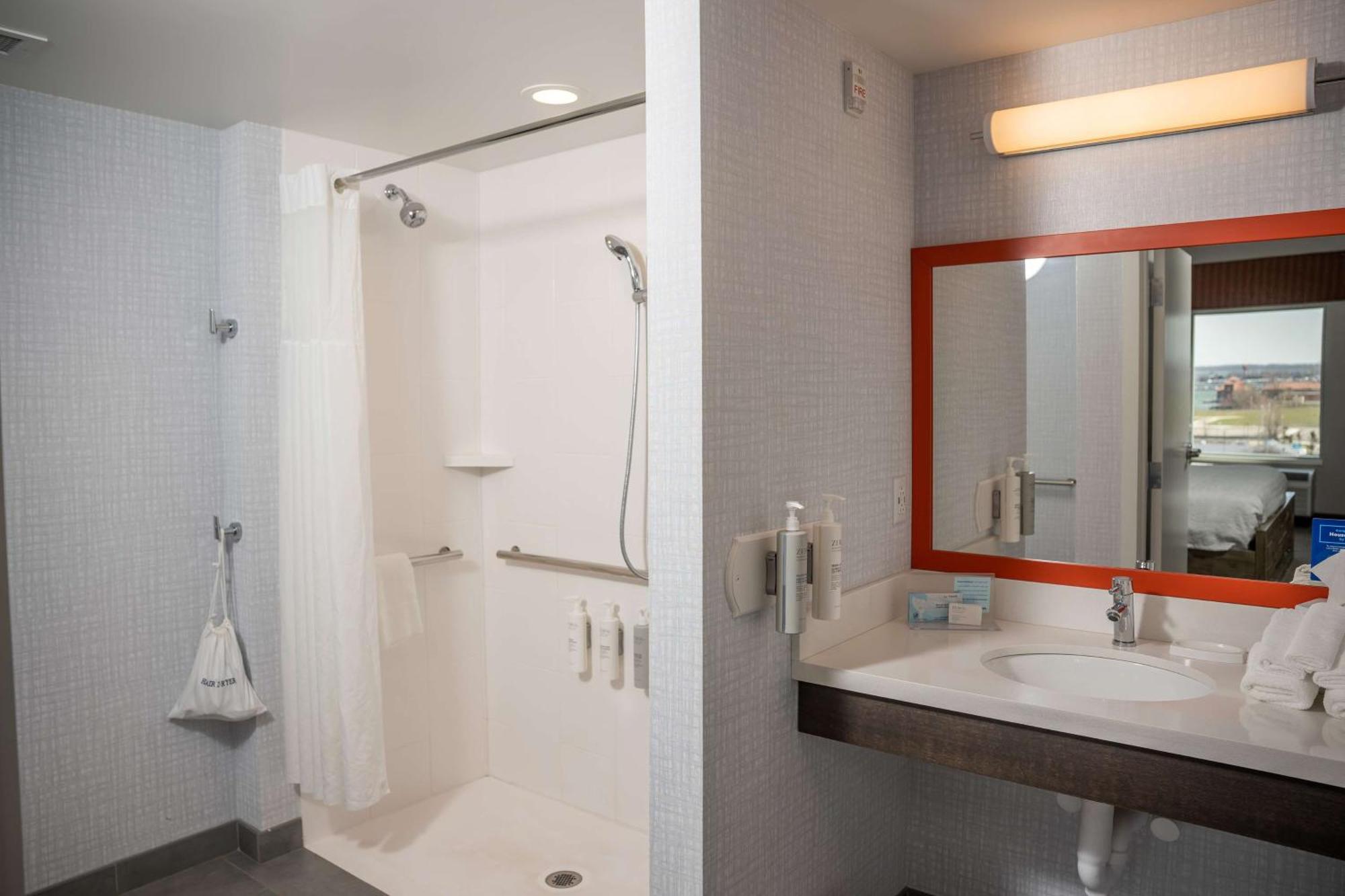 Hampton Inn & Suites Erie Bayfront Dış mekan fotoğraf
