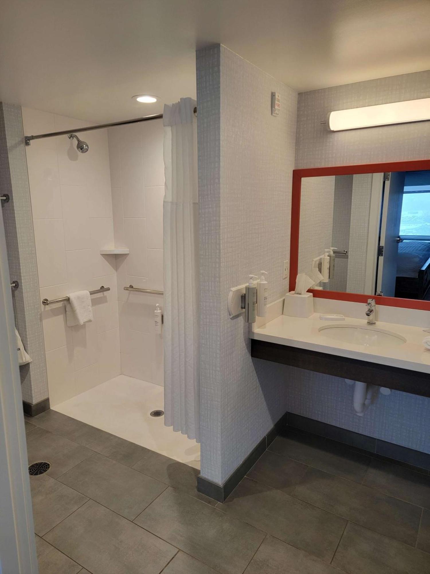 Hampton Inn & Suites Erie Bayfront Dış mekan fotoğraf