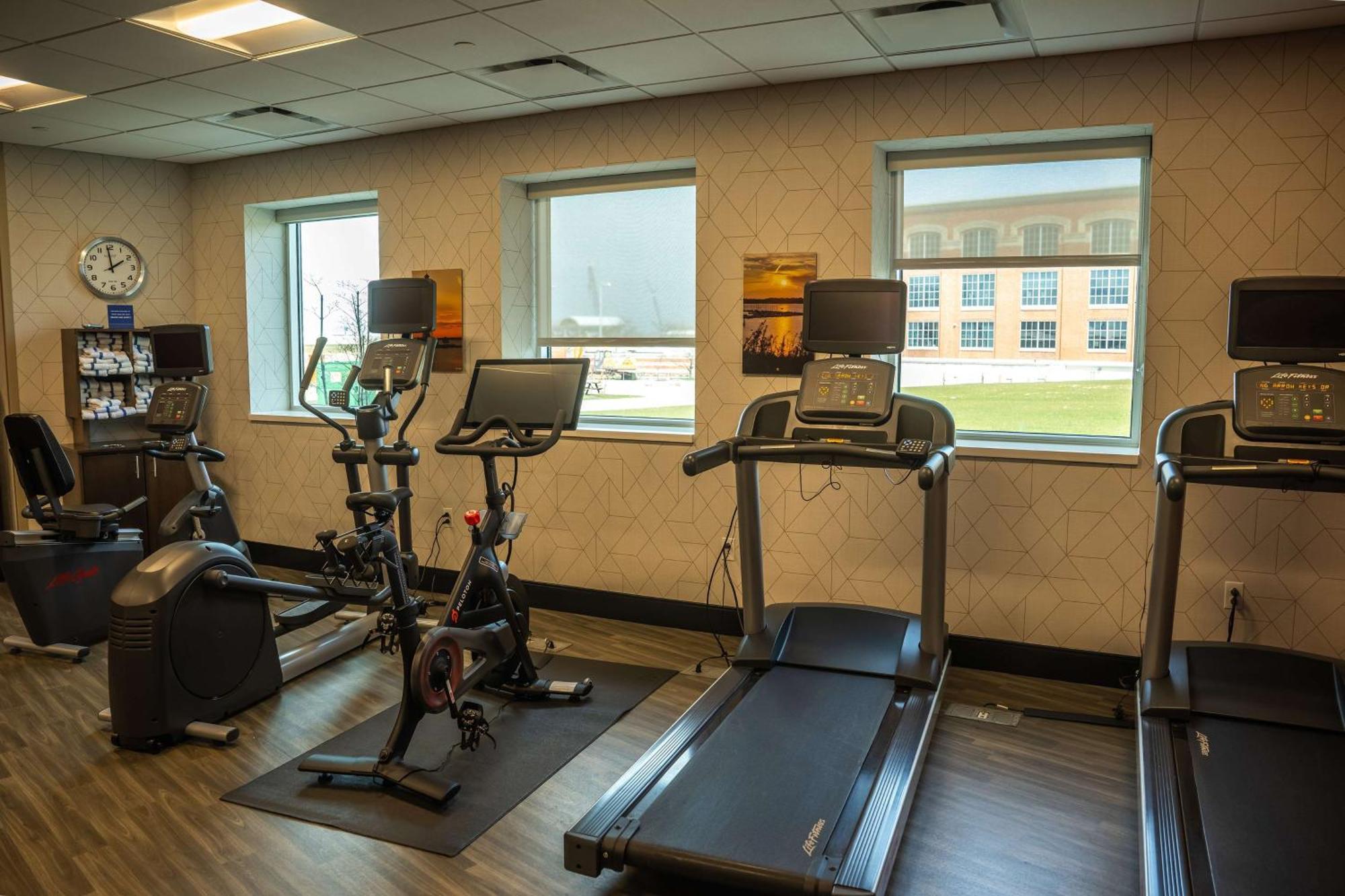 Hampton Inn & Suites Erie Bayfront Dış mekan fotoğraf